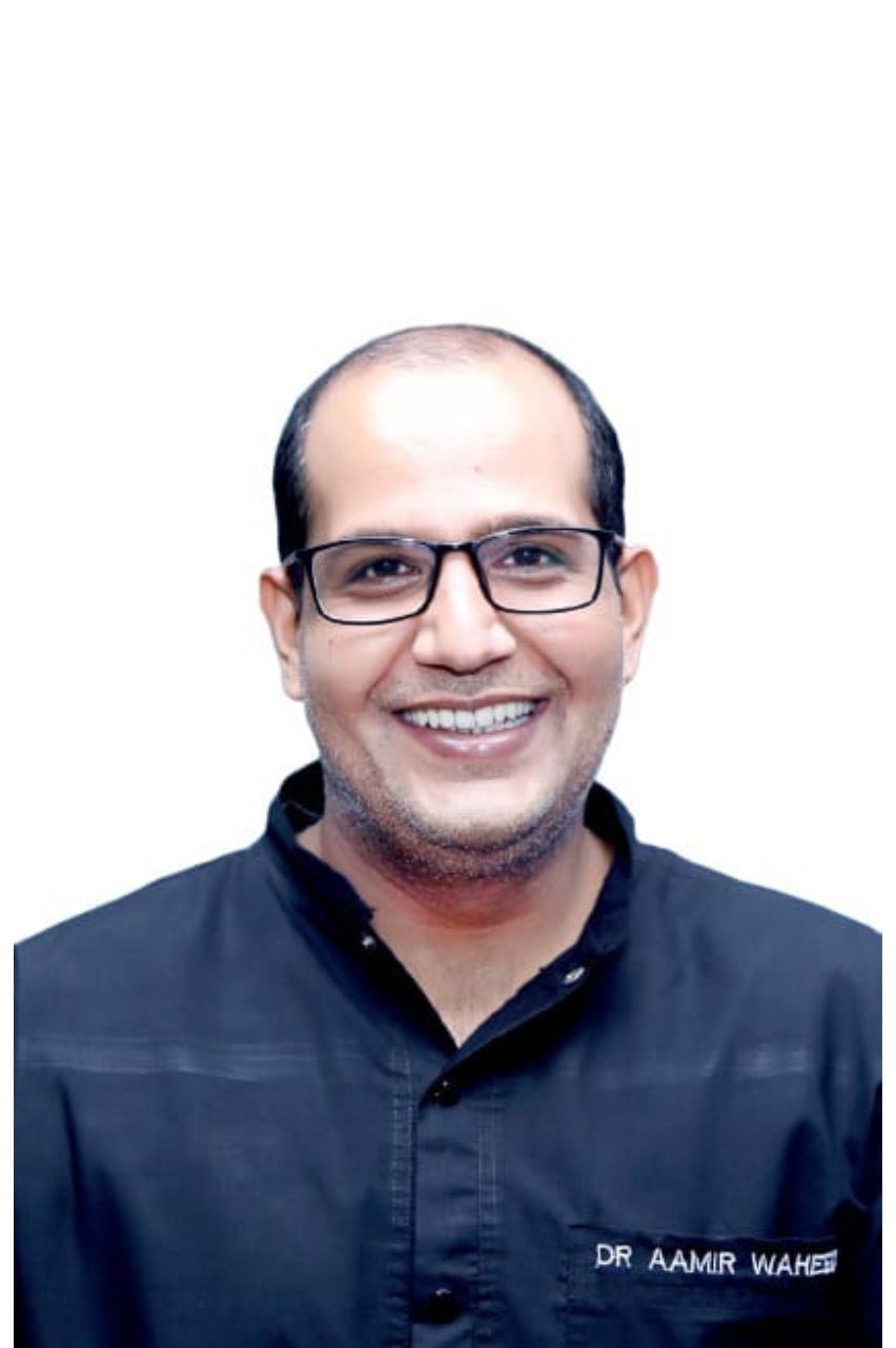 Dr. Amir Waheed PULMONOLOGIST bashir hospital sialkot